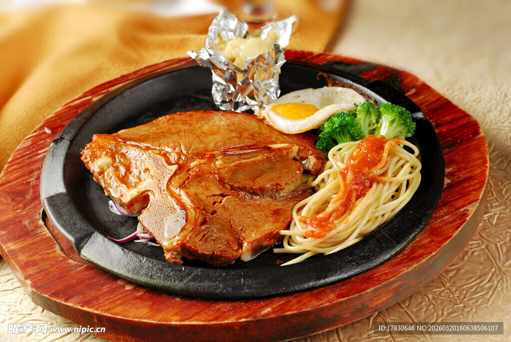 铁板烧鸭配清爽蔬菜