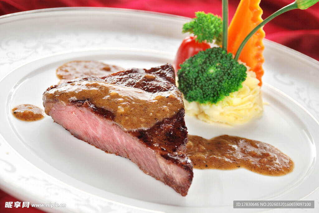 美味牛排摆盘精致