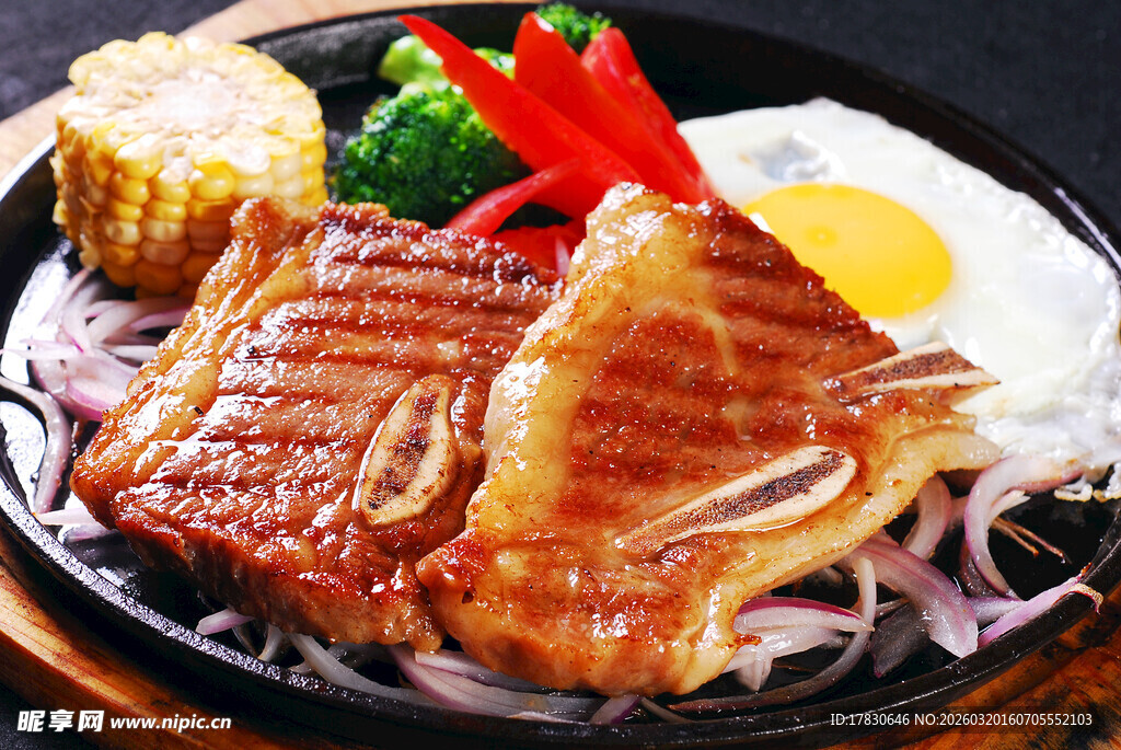 美味牛排套餐诱人呈现