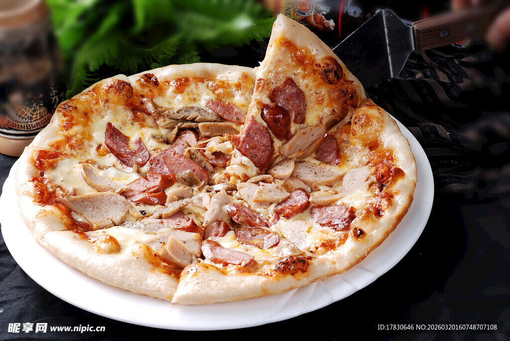 美味培根披萨诱人一角