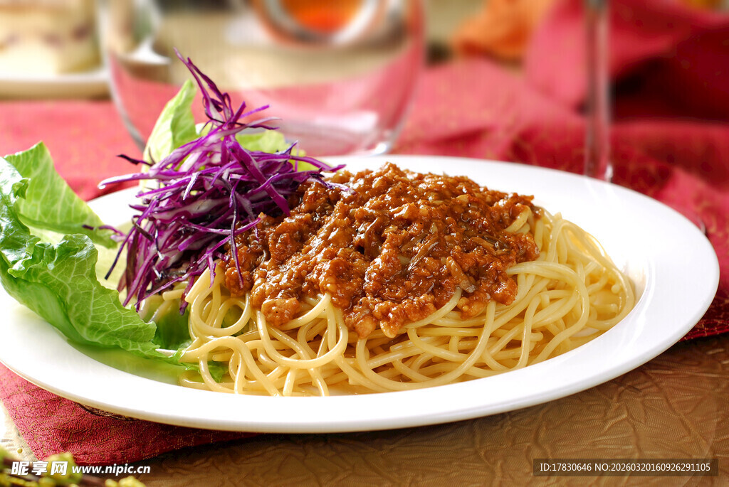 肉酱意大利面美味诱人