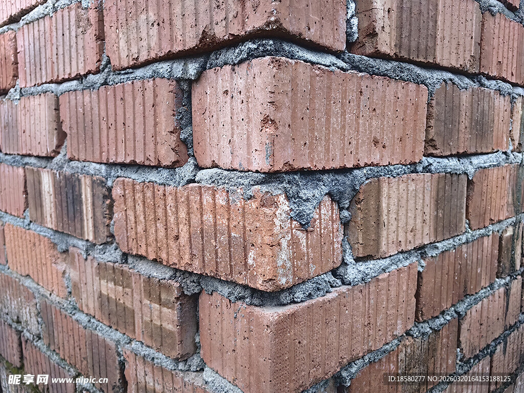红砖墙角特写