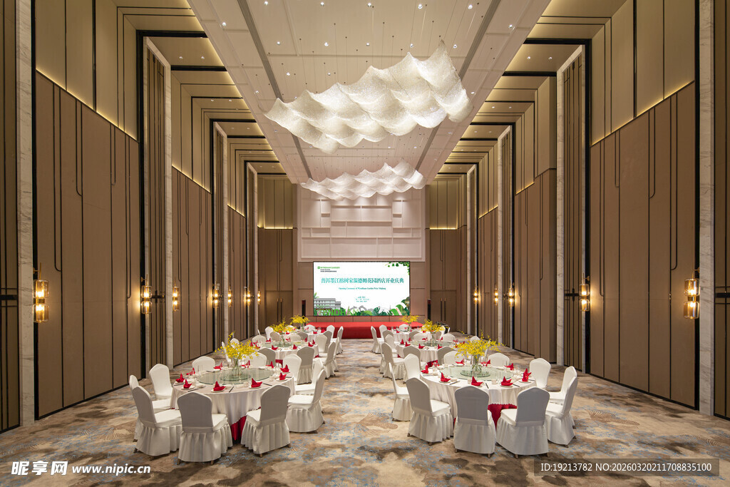 豪华宴会厅布置精美场景