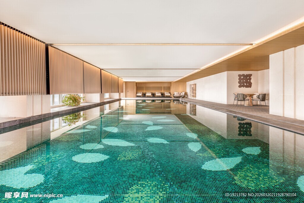 豪华室内泳池尽显优雅格调