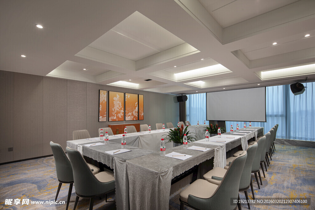 现代风格高端会议室场景