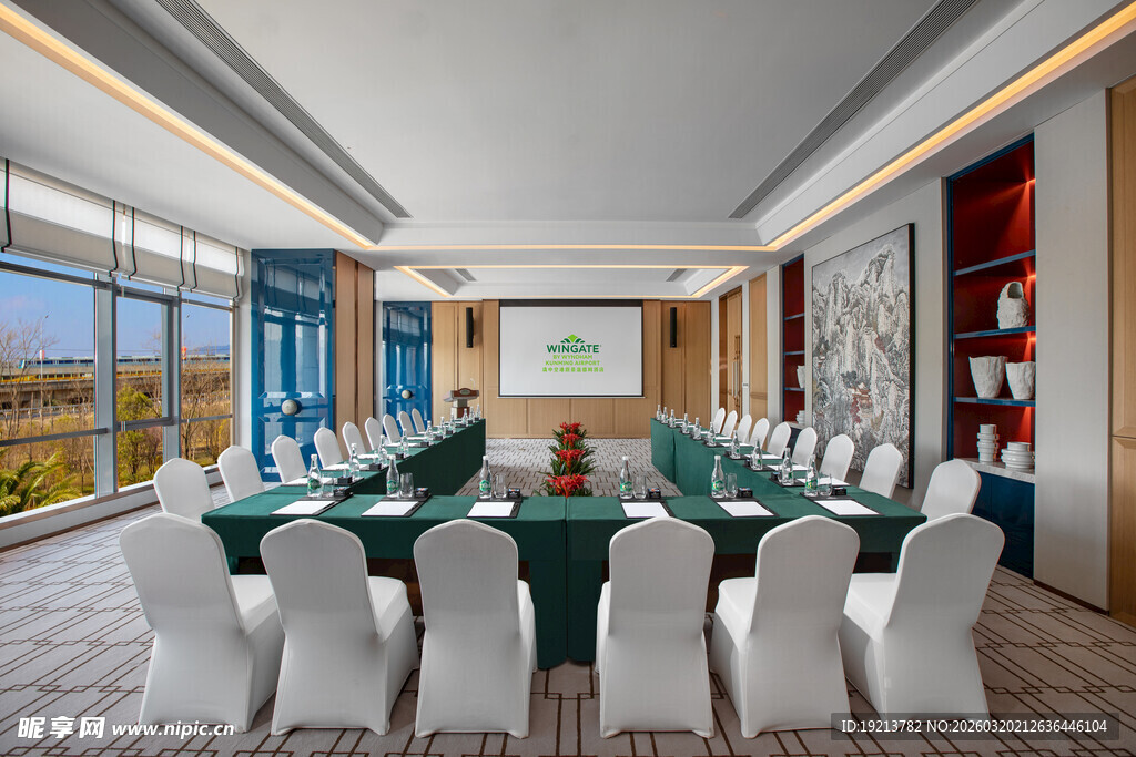现代宽敞会议室全景