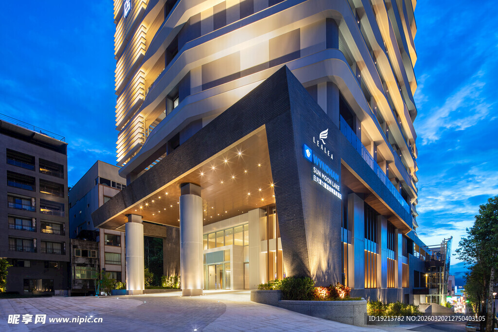 现代高楼大厦夜景建筑