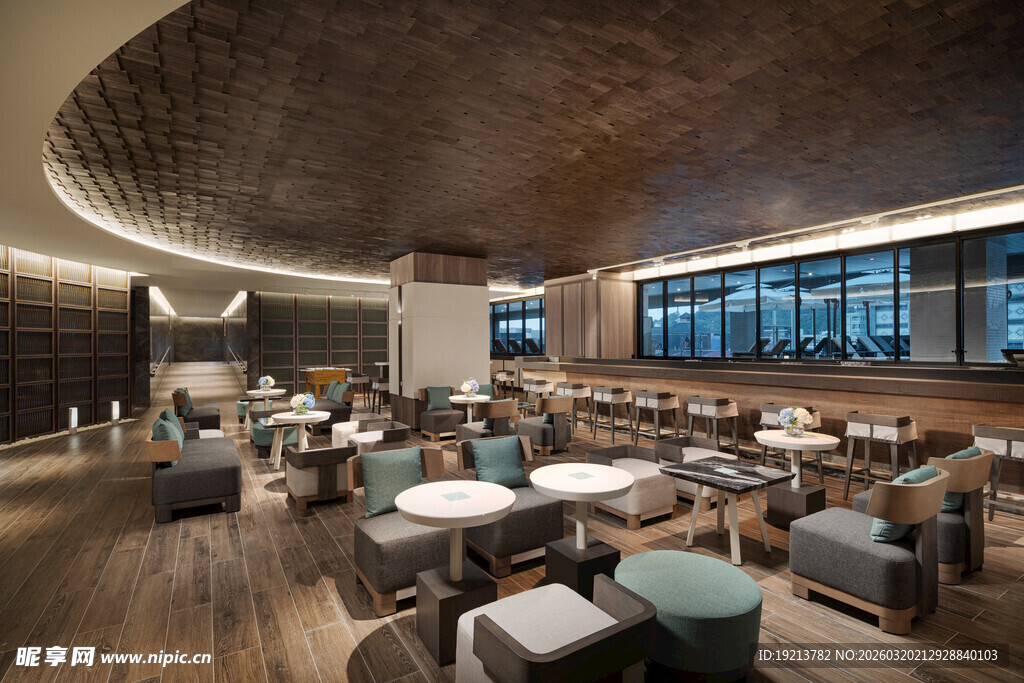 现代风格的宽敞室内休息区