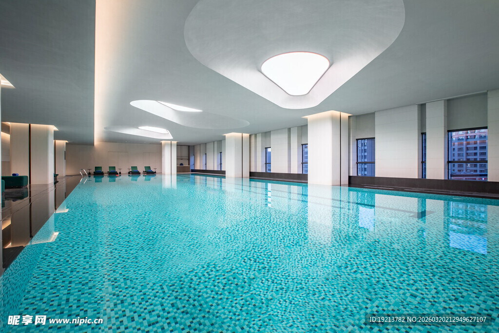 室内豪华泳池场景展示
