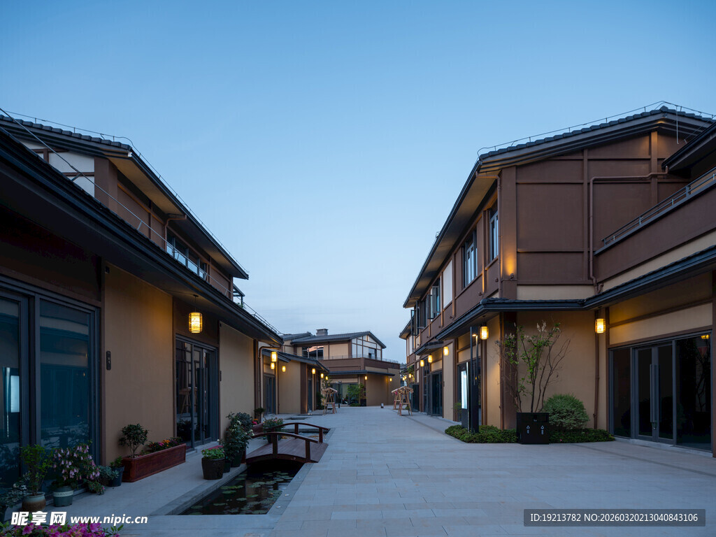 古雅街道夜景静谧美好