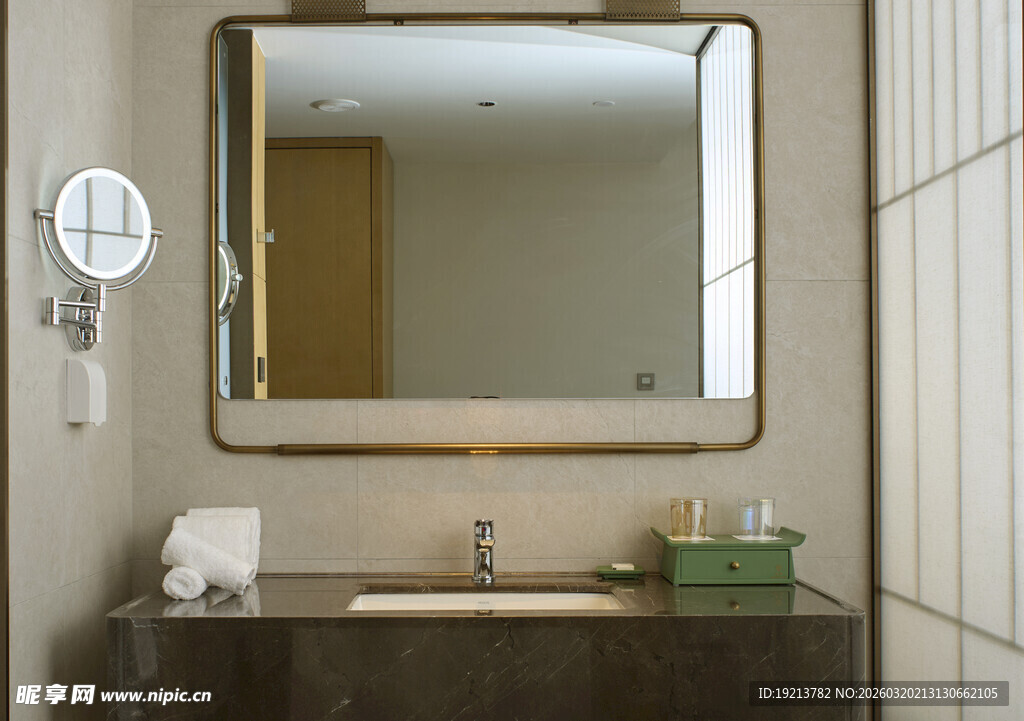 现代简约风格的浴室洗手台