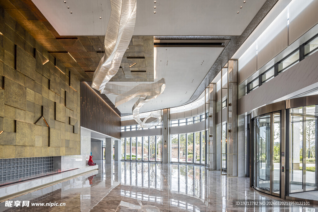 现代宽敞的室内建筑空间