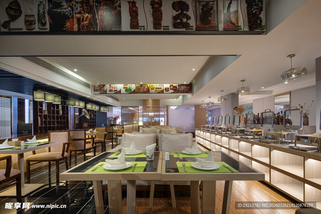 现代风格餐厅室内全景