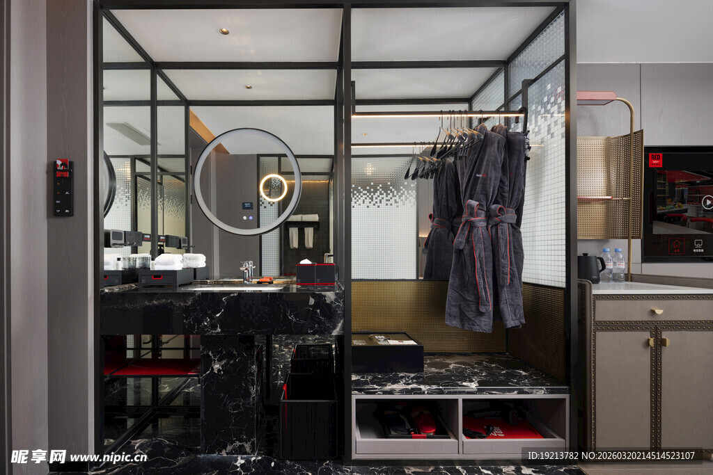 时尚服装店内部陈列展示