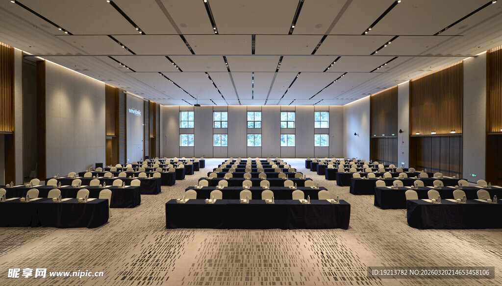 宽敞现代会议室场景