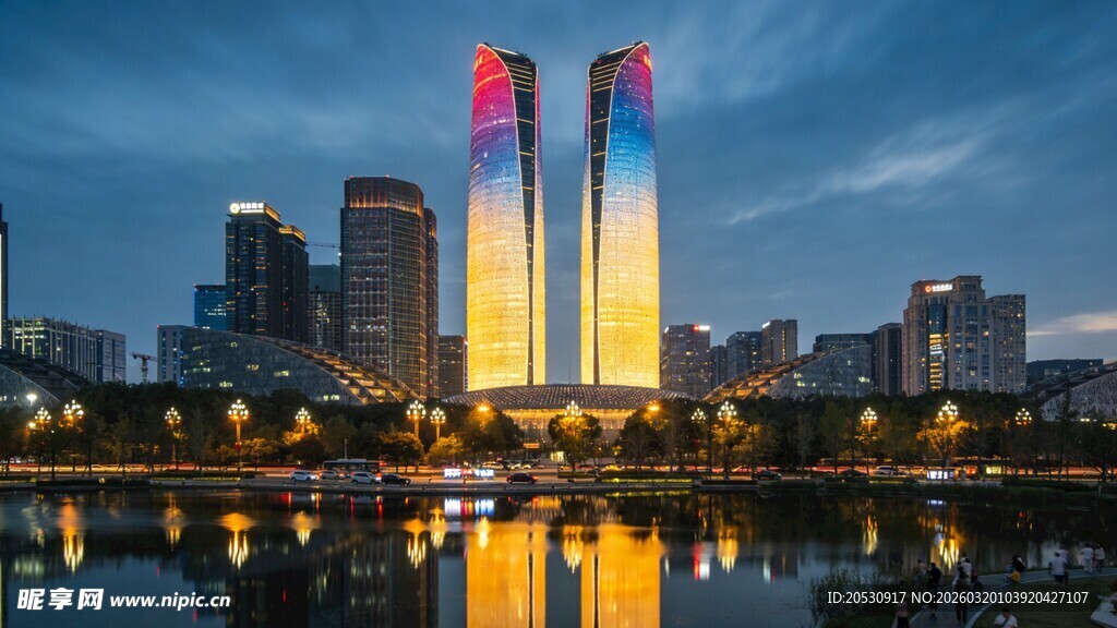 成都金融城双子塔清晨