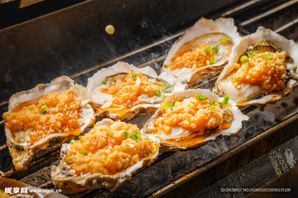 蒜蓉烤生蚝美味诱人