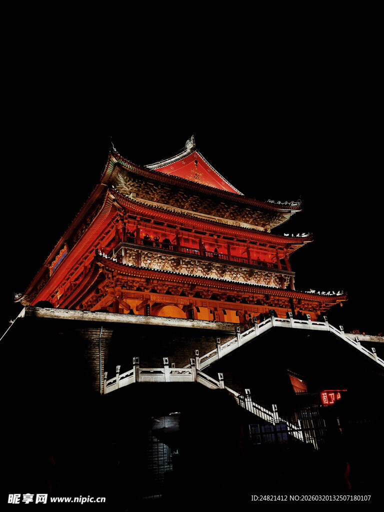 西安鼓楼夜景璀璨夺目