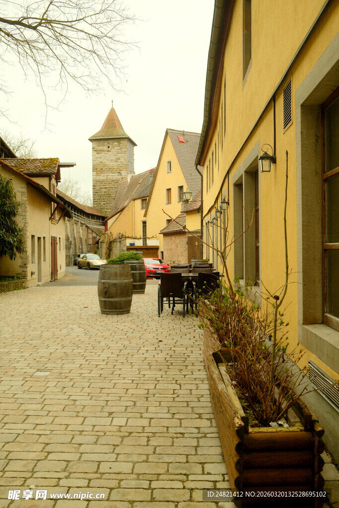 欧洲小镇的静谧石板街道