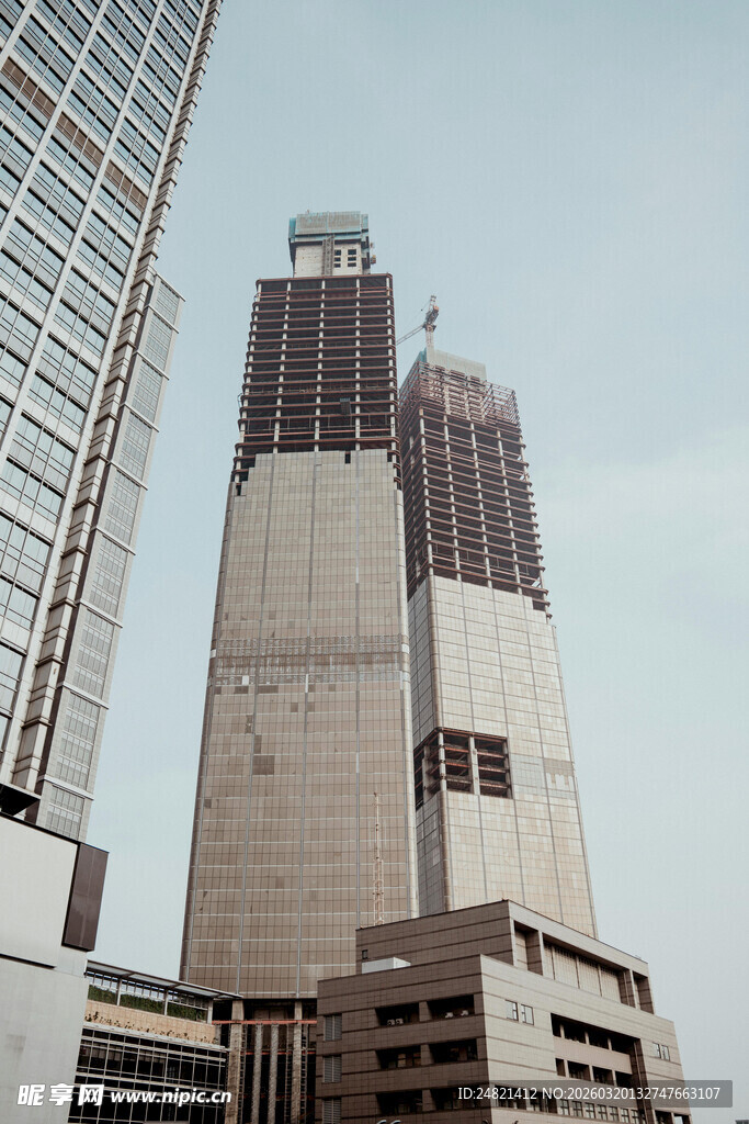 在建摩天大楼施工现场