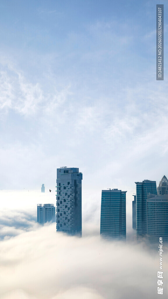 云海之上的城市天际线