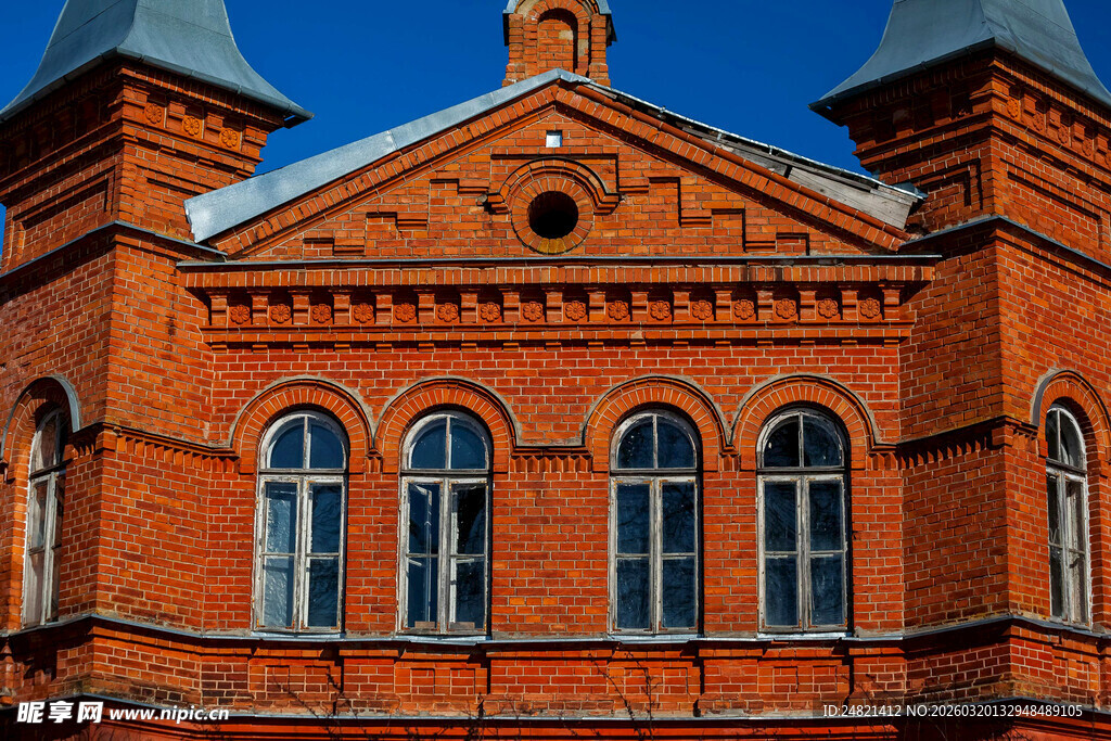 红砖建筑的典雅外观