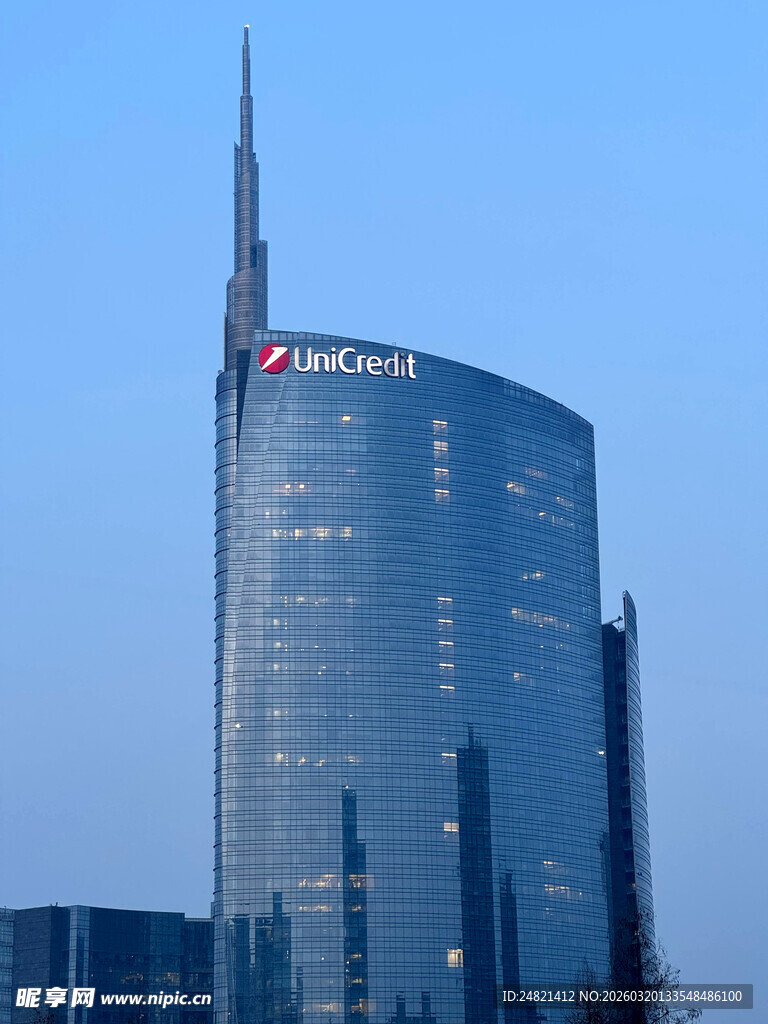 米兰高耸的现代摩天大楼