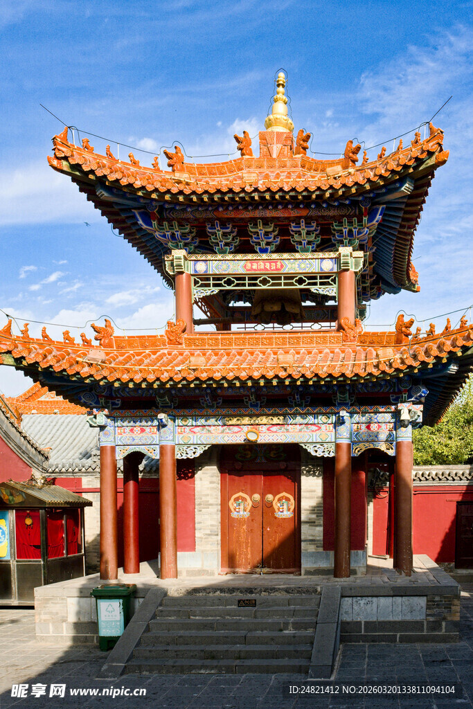 中式古建筑庙宇一角