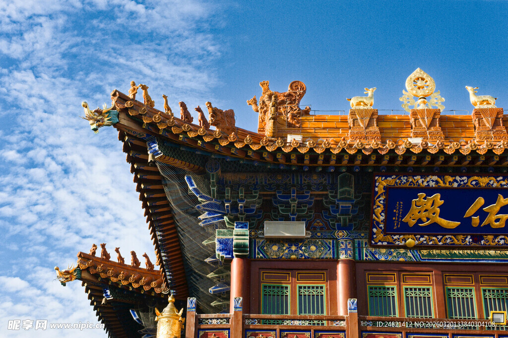 中式古建筑屋顶一角