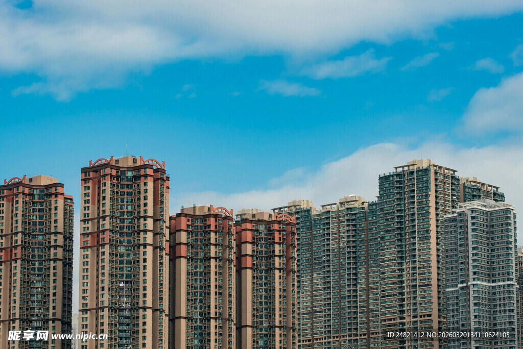 城市高楼林立的天际线
