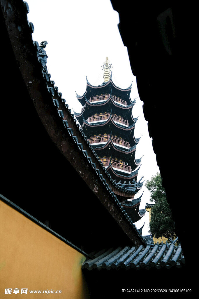 古寺塔楼景致