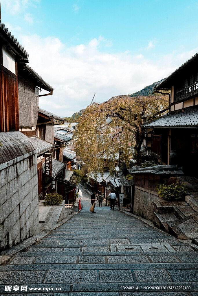 日本古朴小巷的静谧景致