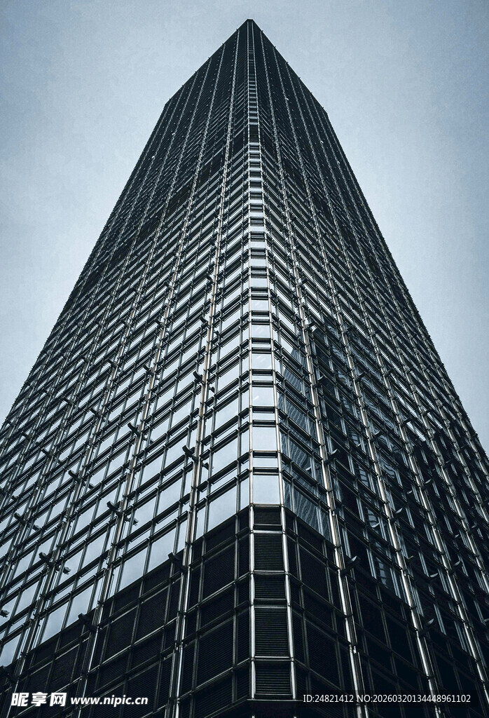 高耸摩天大楼外观特写