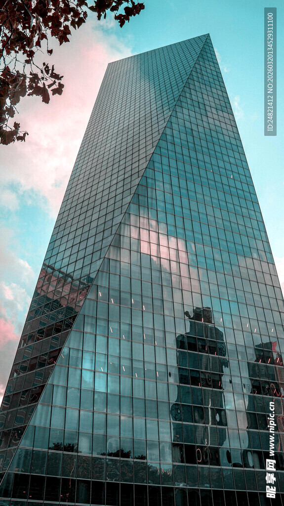 摩天大楼的玻璃幕墙景观