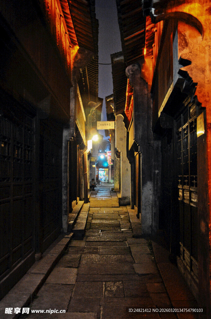 古巷夜景