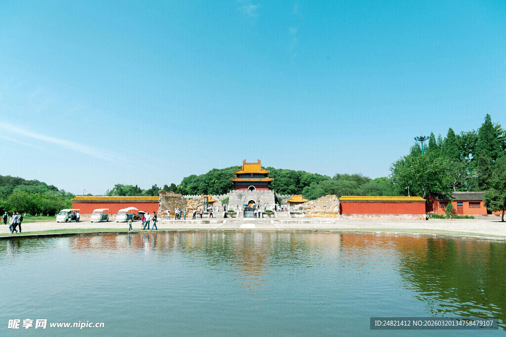 湖畔古建筑风景