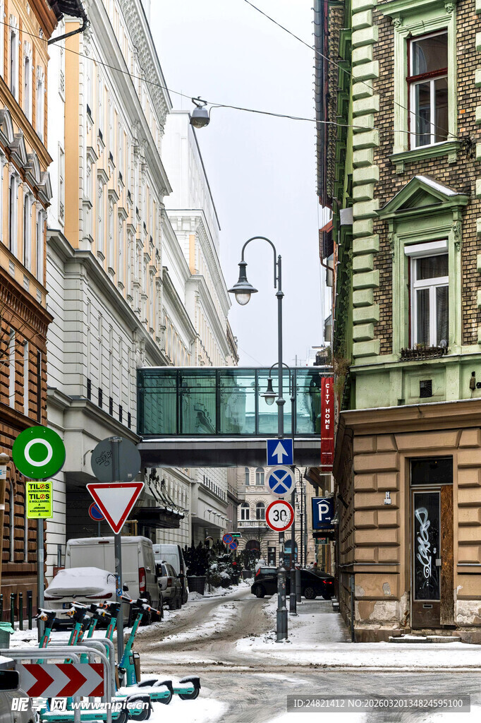 欧洲城市冬日街道景象