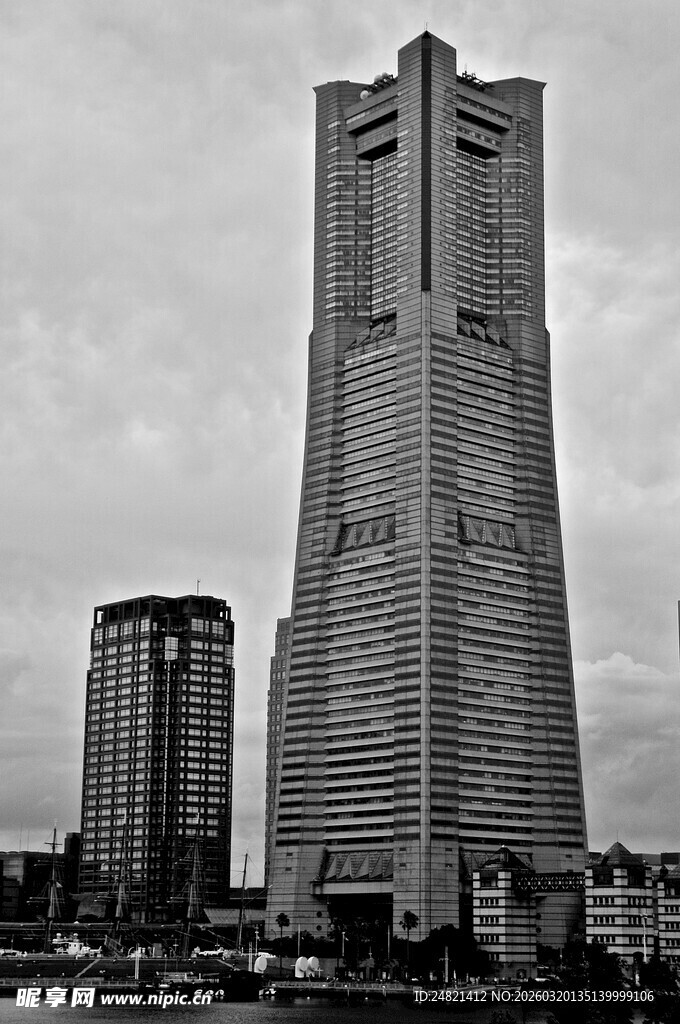 高耸摩天大楼城市景观