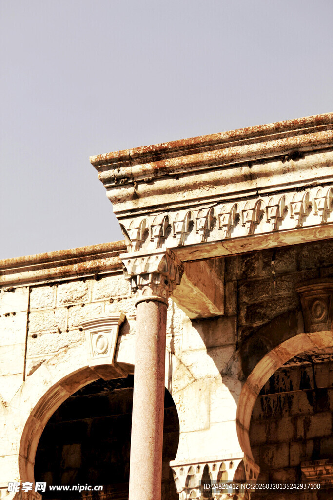 古典建筑拱门与立柱细节