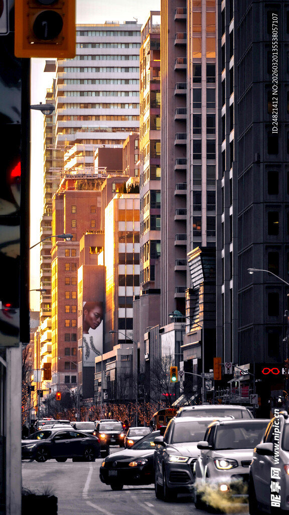 城市繁忙街道车流景象