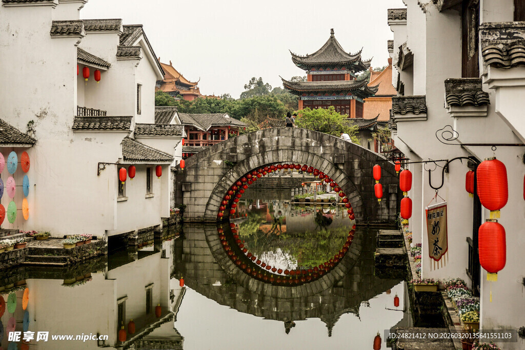 江南水乡古桥红灯美景