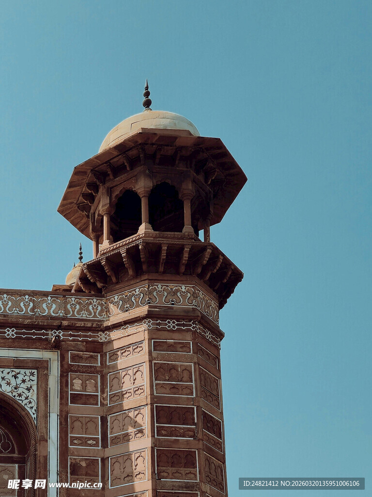 古老塔楼建筑细节特写