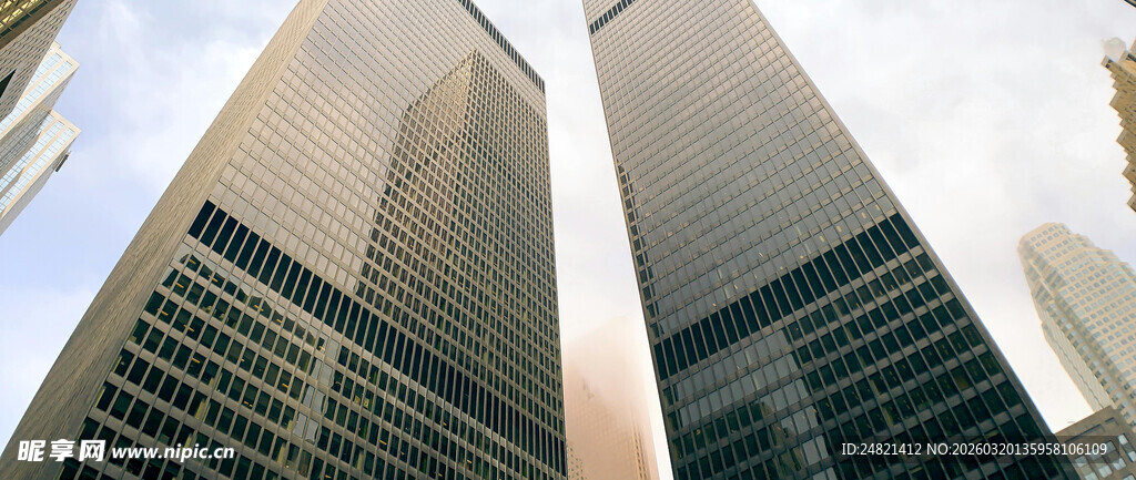 高耸入云的摩天大楼