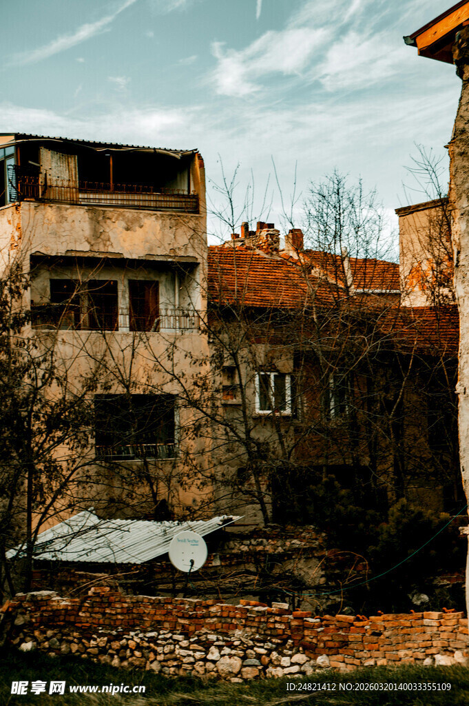 破旧废弃的古老建筑群