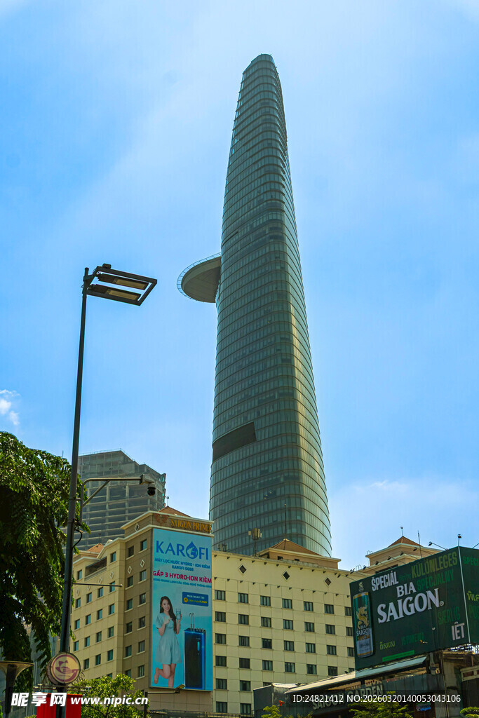 高耸摩天大楼城市景观