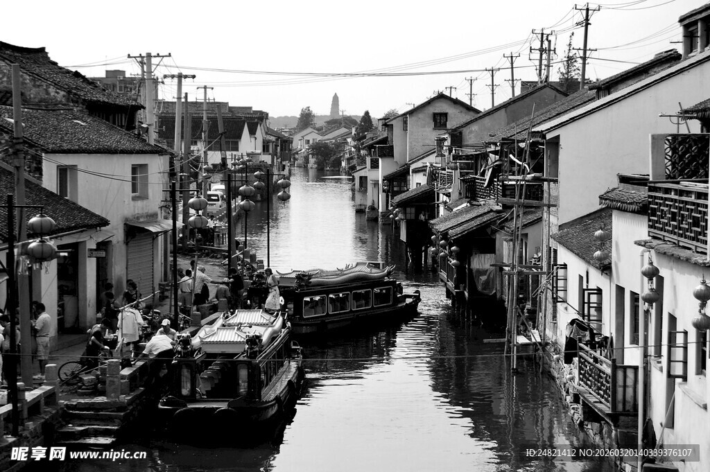 江南水乡小巷河道景象