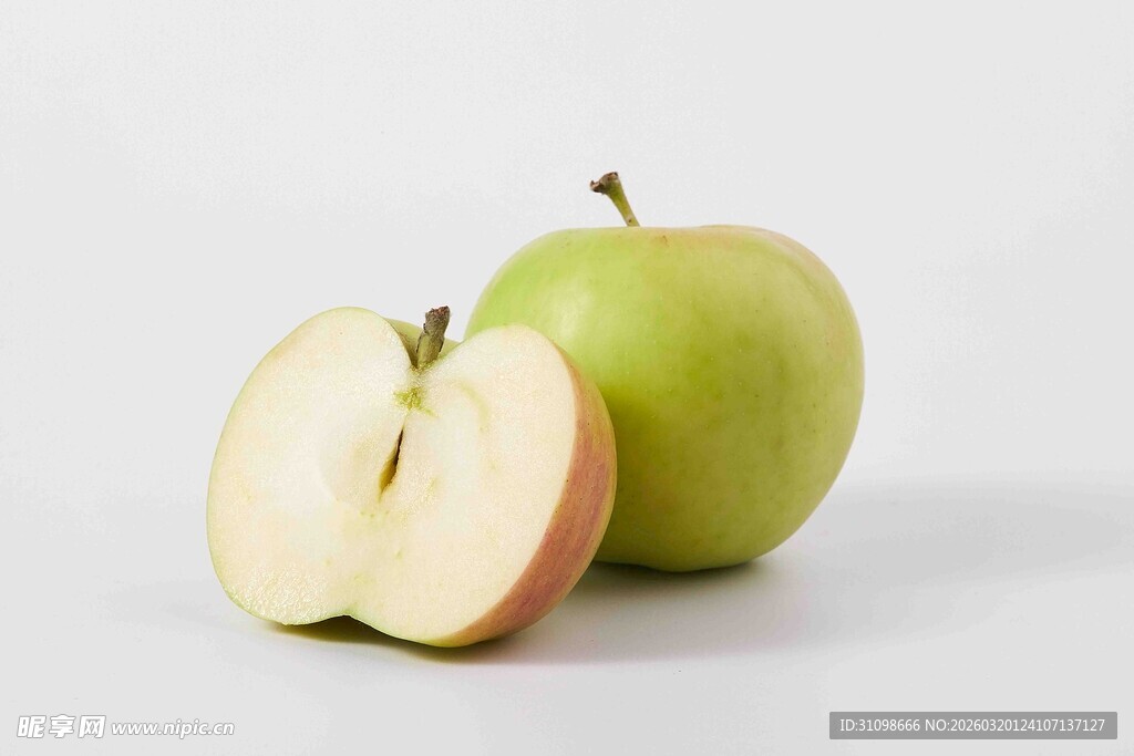 青红相间苹果静物图