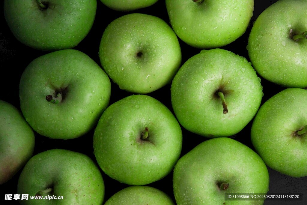 青苹果堆叠的清新画面