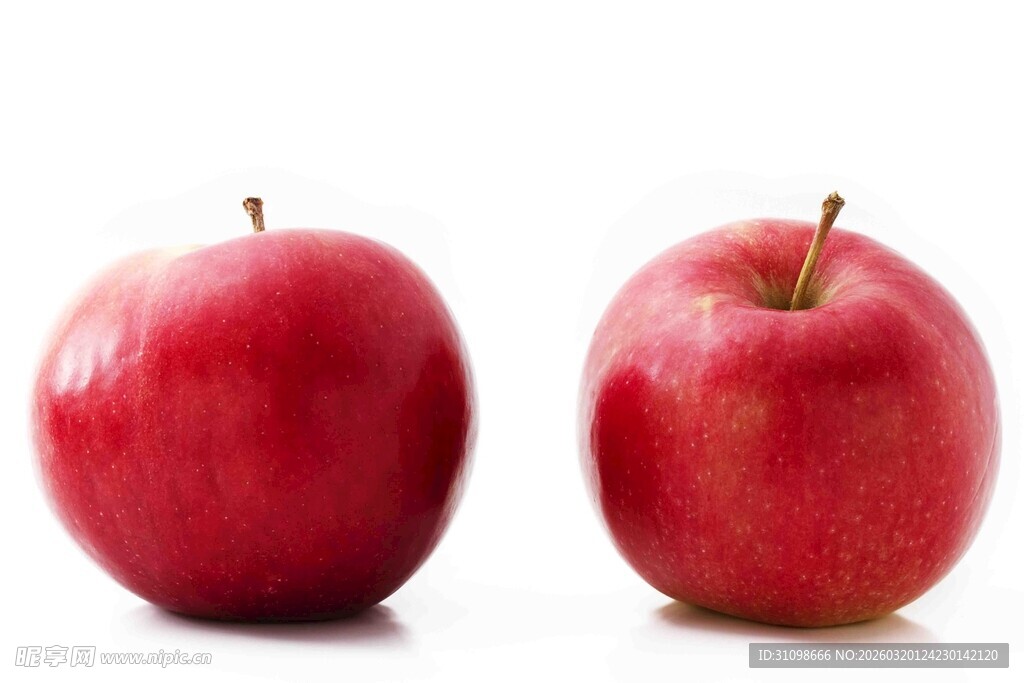 两个鲜红饱满的大苹果