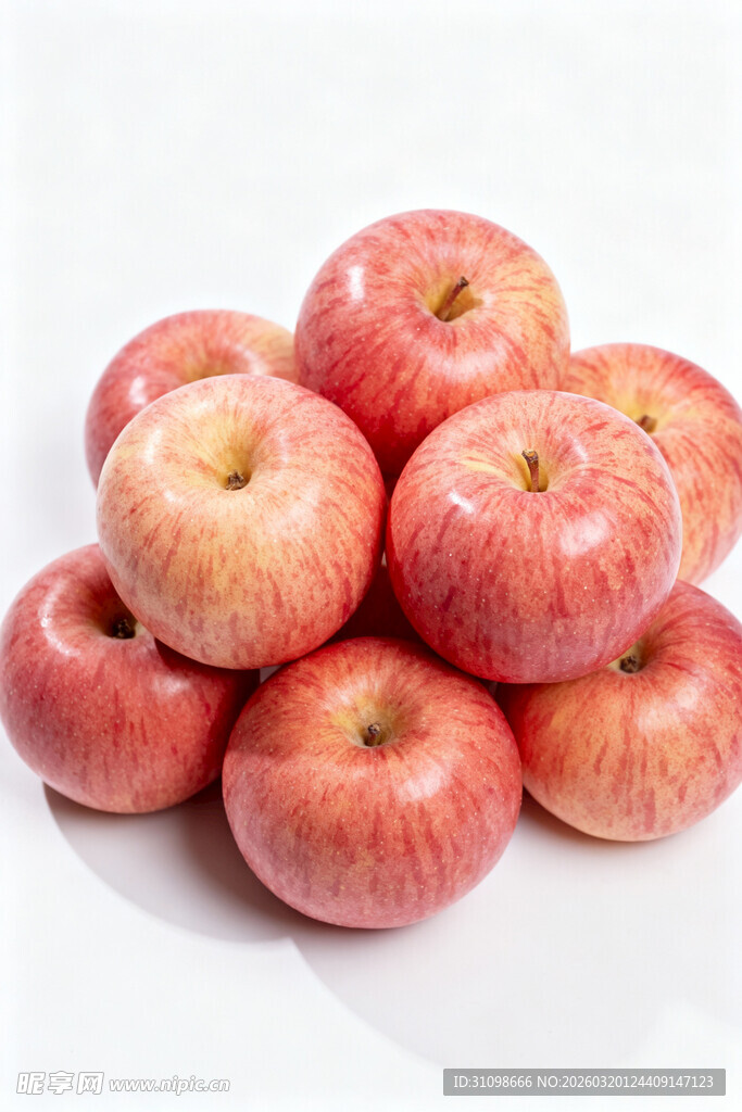 一堆新鲜红苹果